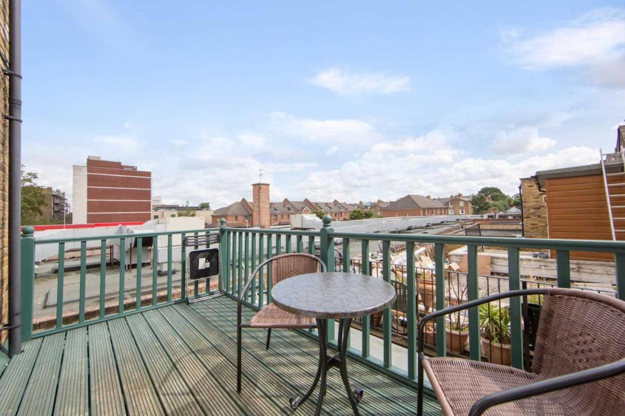 1 Bedroom With Private Roof Terrace *
